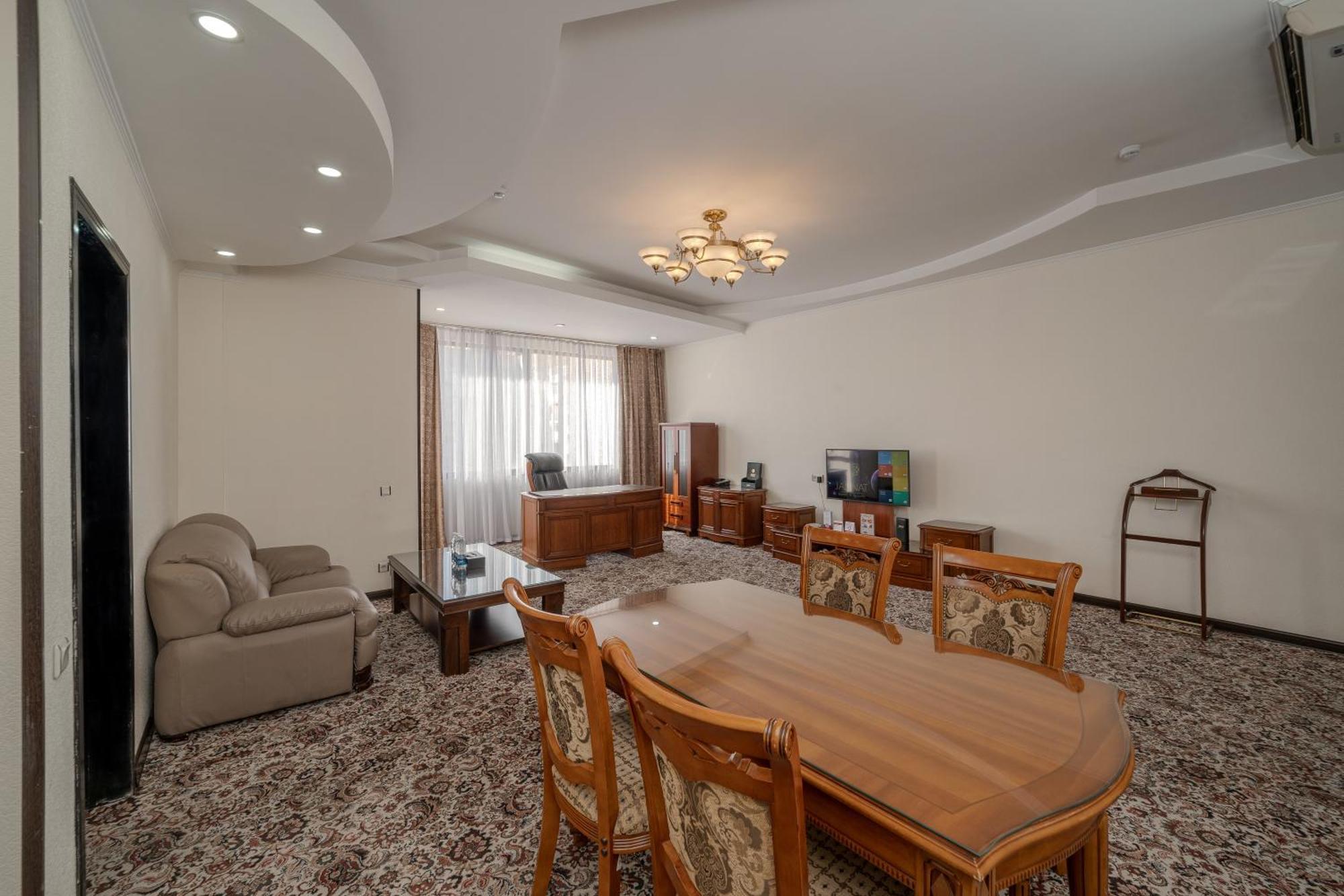 Hotel Jannat Regency Bishkek Exterior foto
