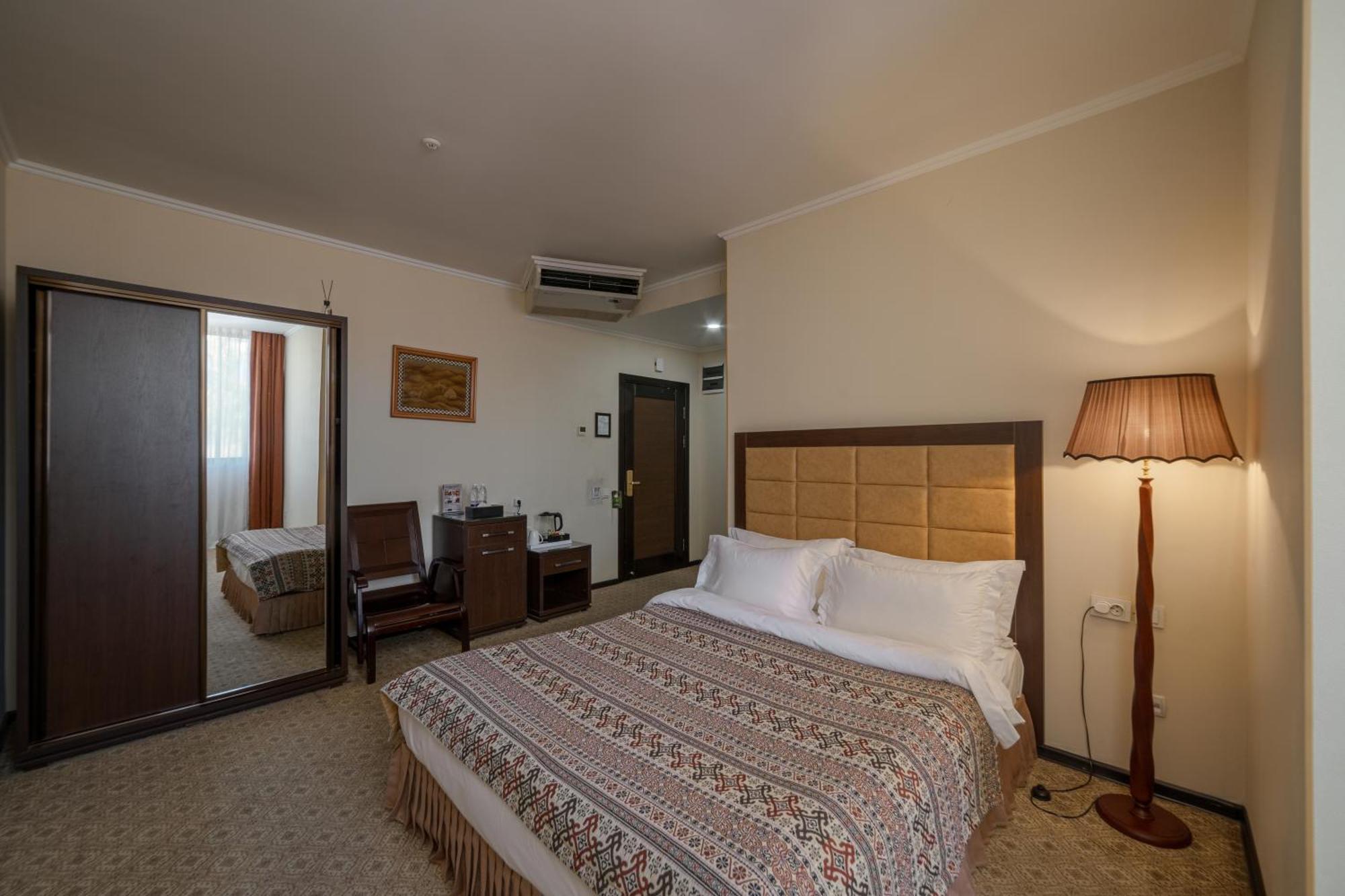 Hotel Jannat Regency Bishkek Exterior foto