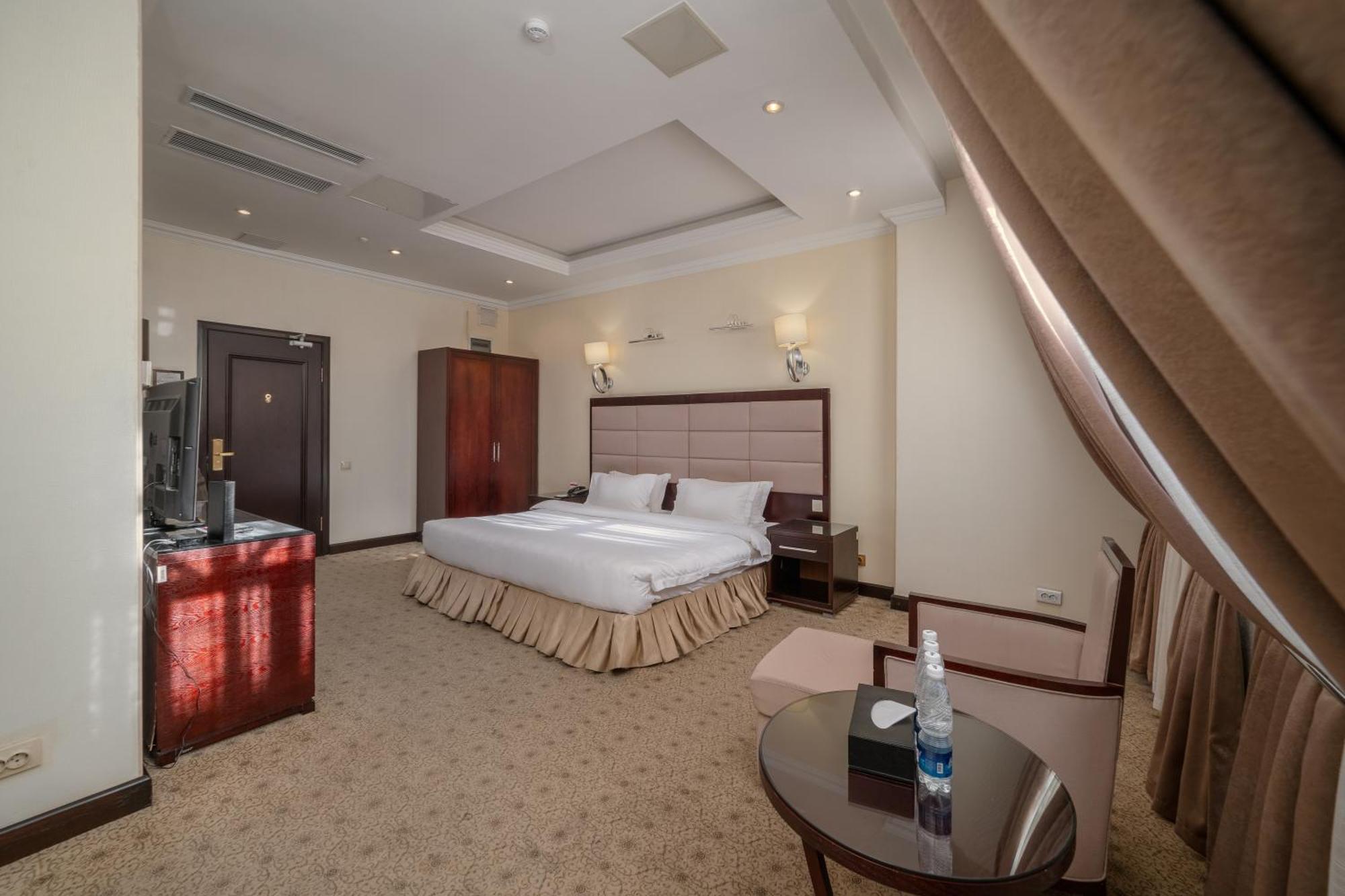 Hotel Jannat Regency Bishkek Exterior foto